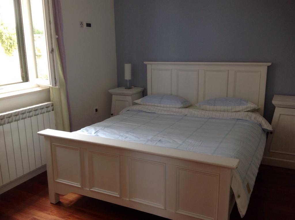 Ina Apartment Brsec